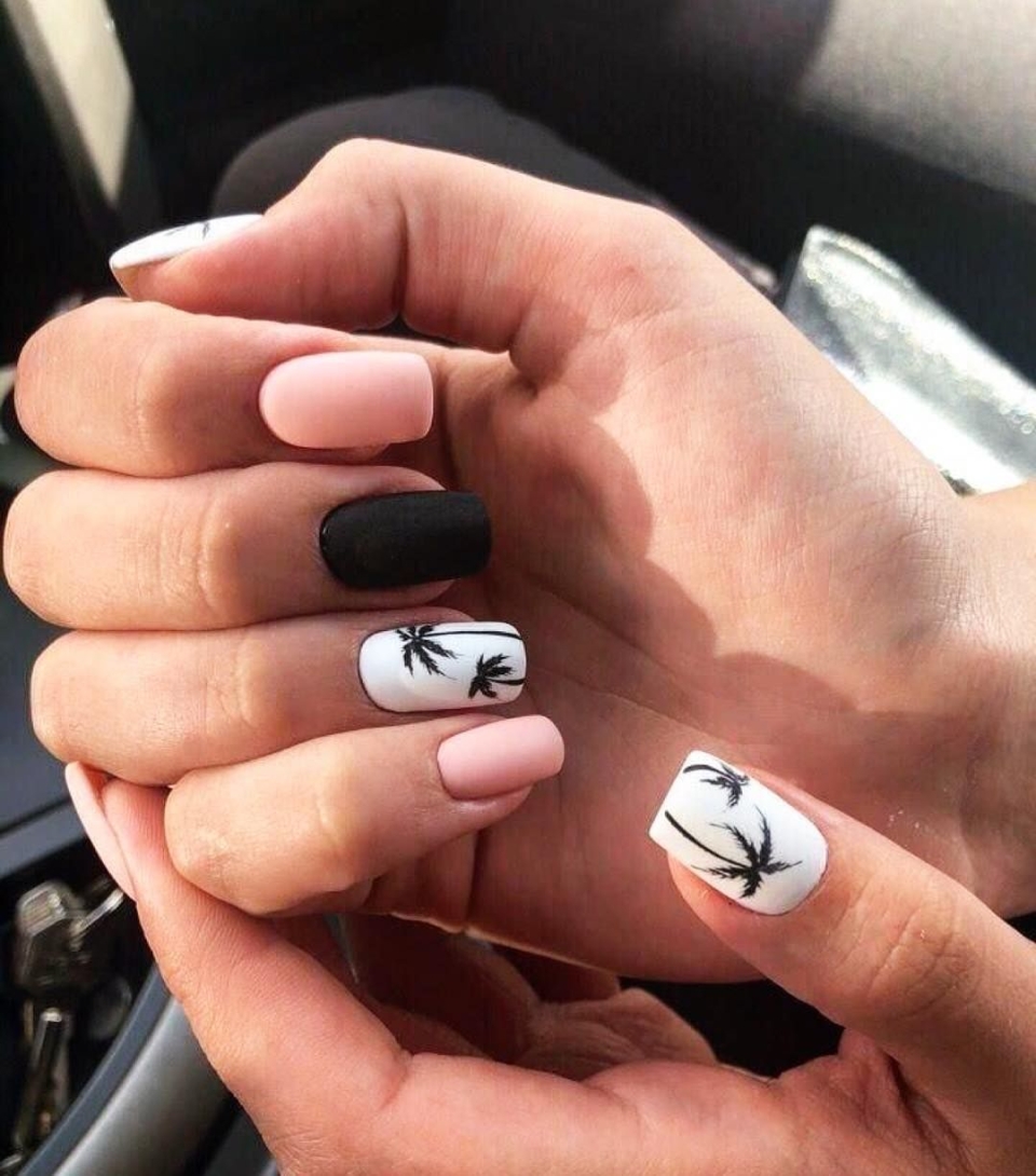 Яркие длинные ногти