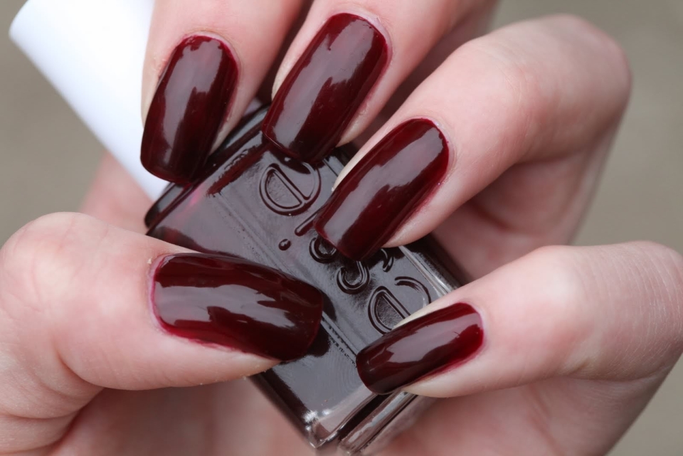 Essie спелая вишня