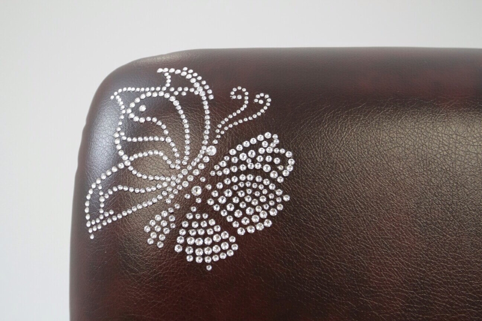 Инкрустация стразами Swarovski