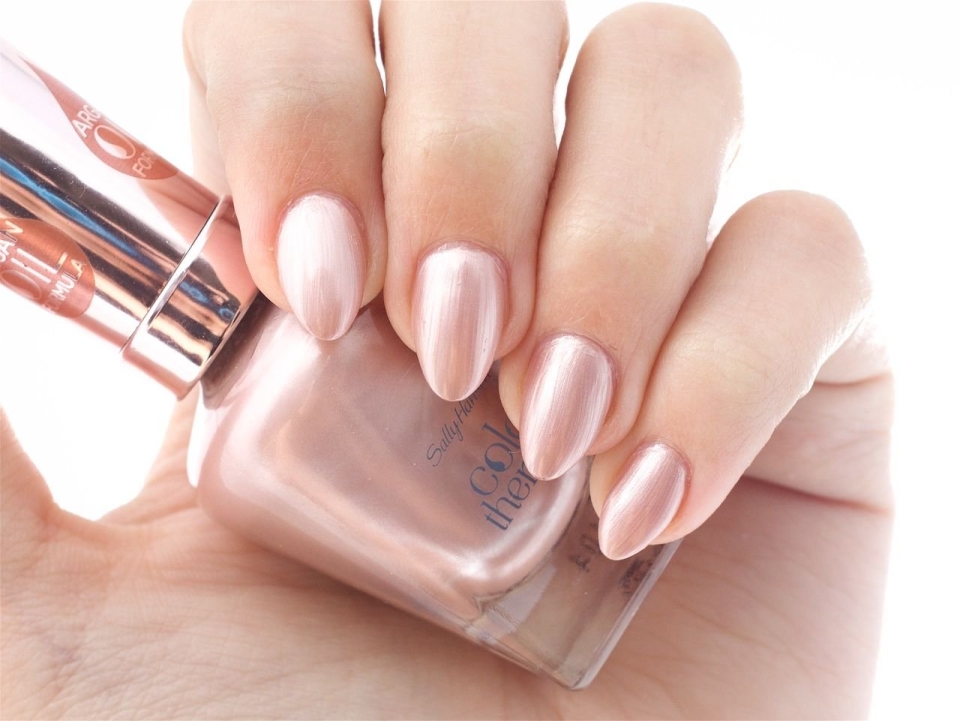 Sally Hansen blushed Petal
