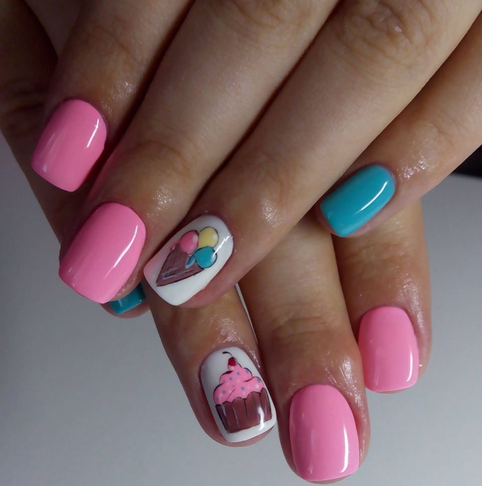 Салатовый маникюр на короткие ногти