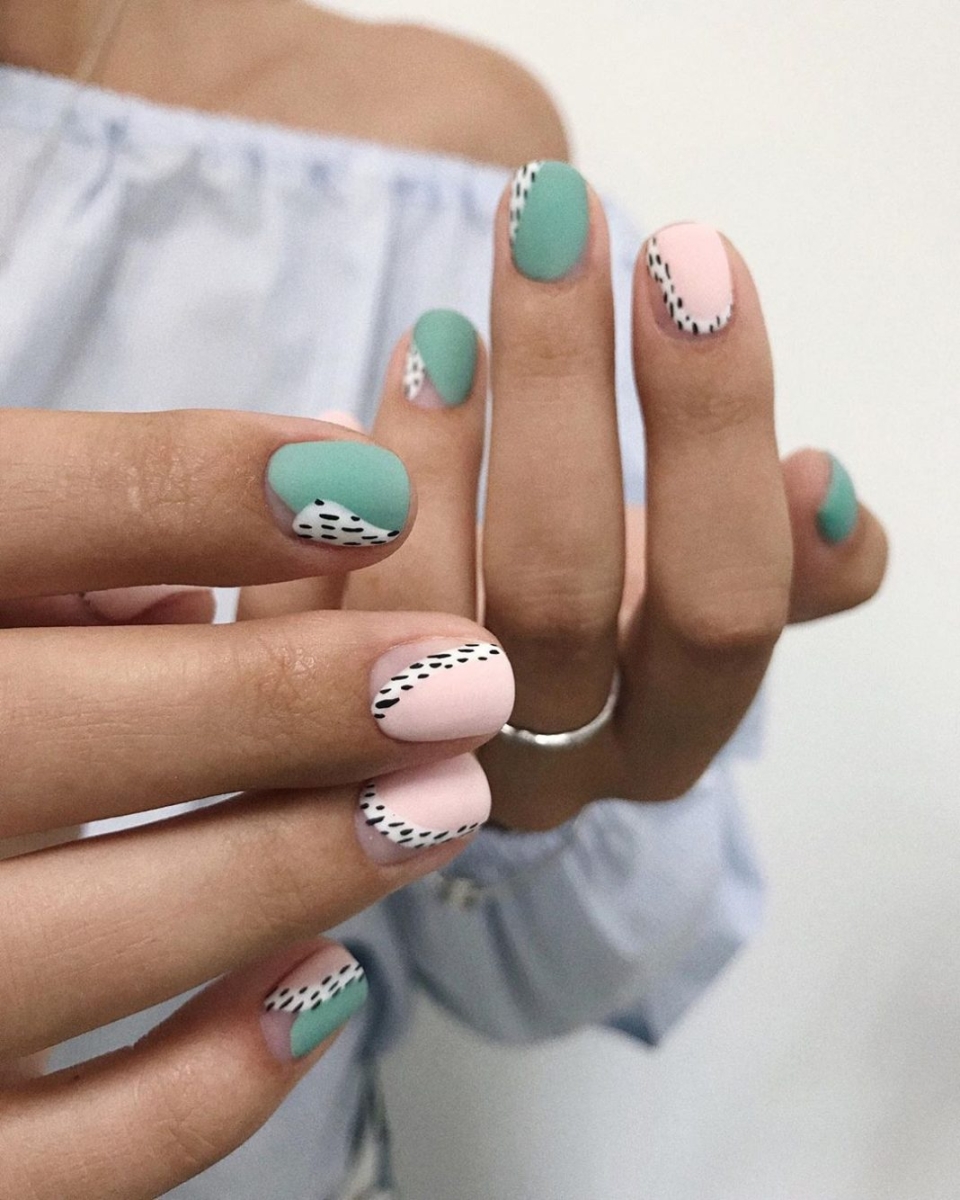 Маникюр на короткие ногти лето