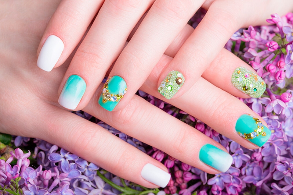 Маникюр френч цветной