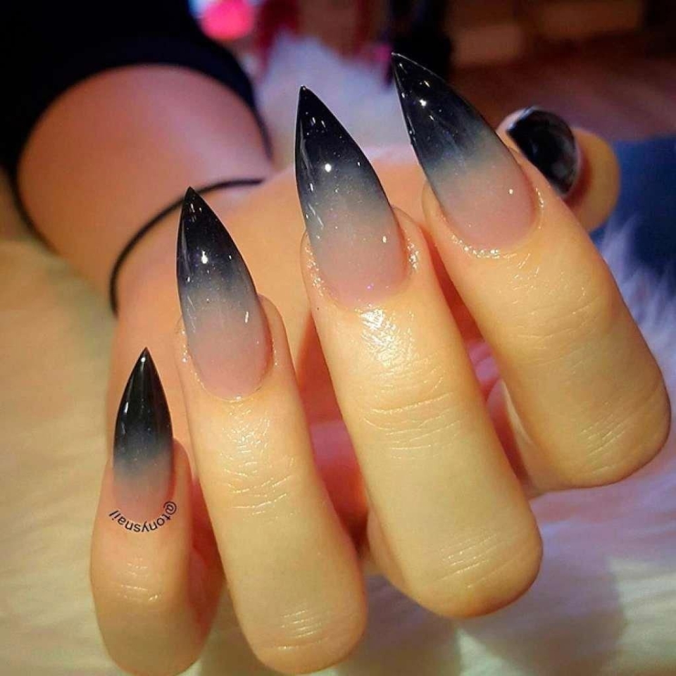 Длинные заостренные ногти