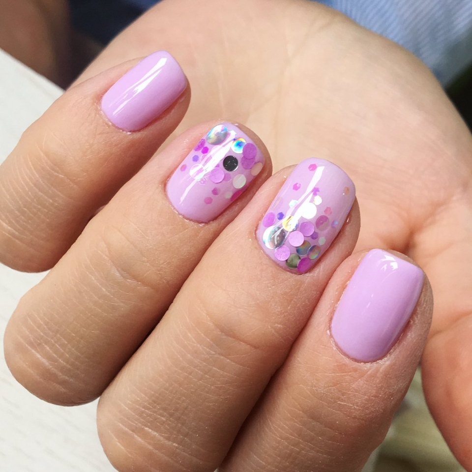 Фиолетовый маникюр на короткие