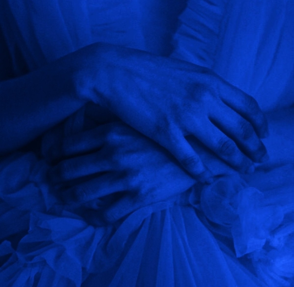 Эстетика синего руки