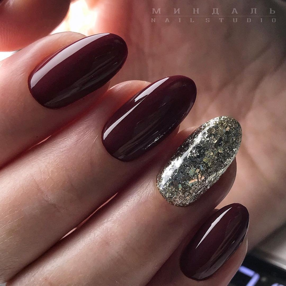 Маникюр винный с серебром