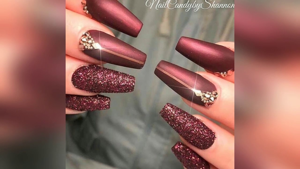 Ногти бордовые с серебром