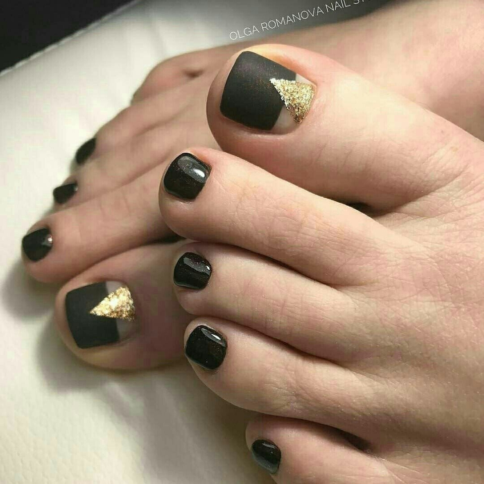 Педикюр с блестками