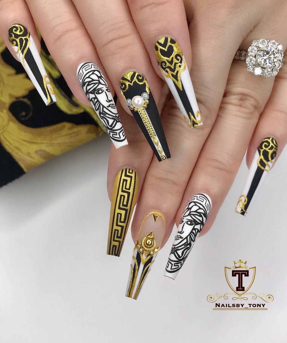 Ногти Versace