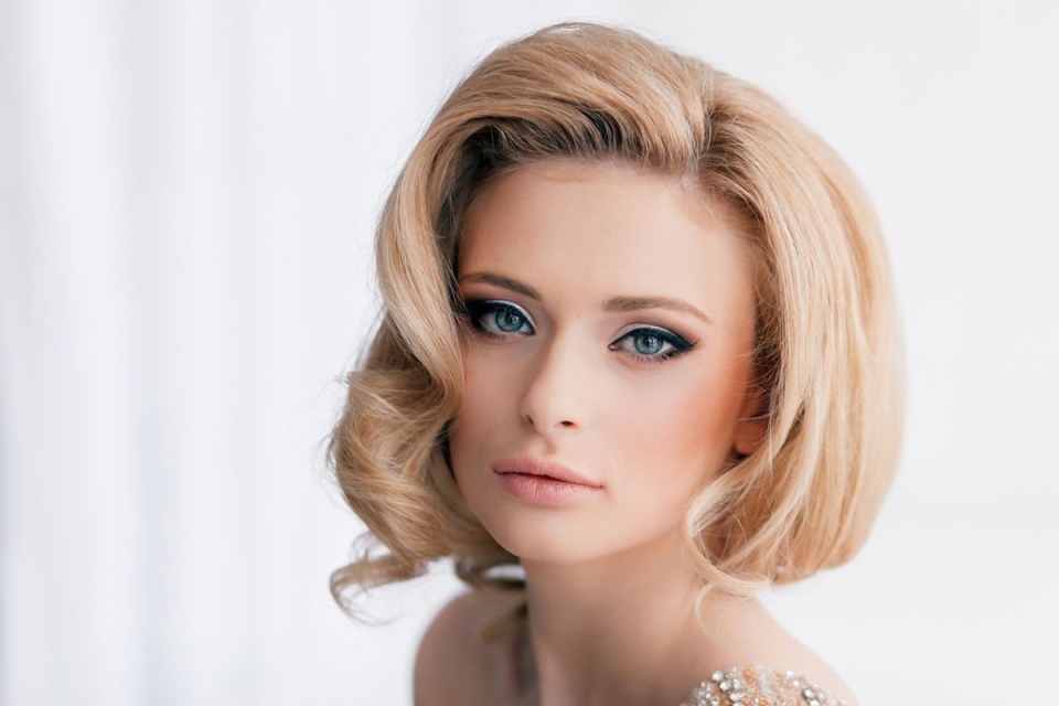 Curly Bob модель