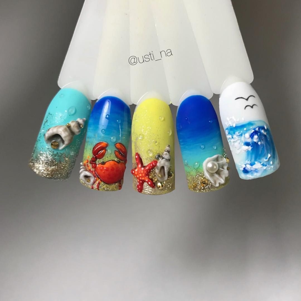 Маникюр с морским пейзажем