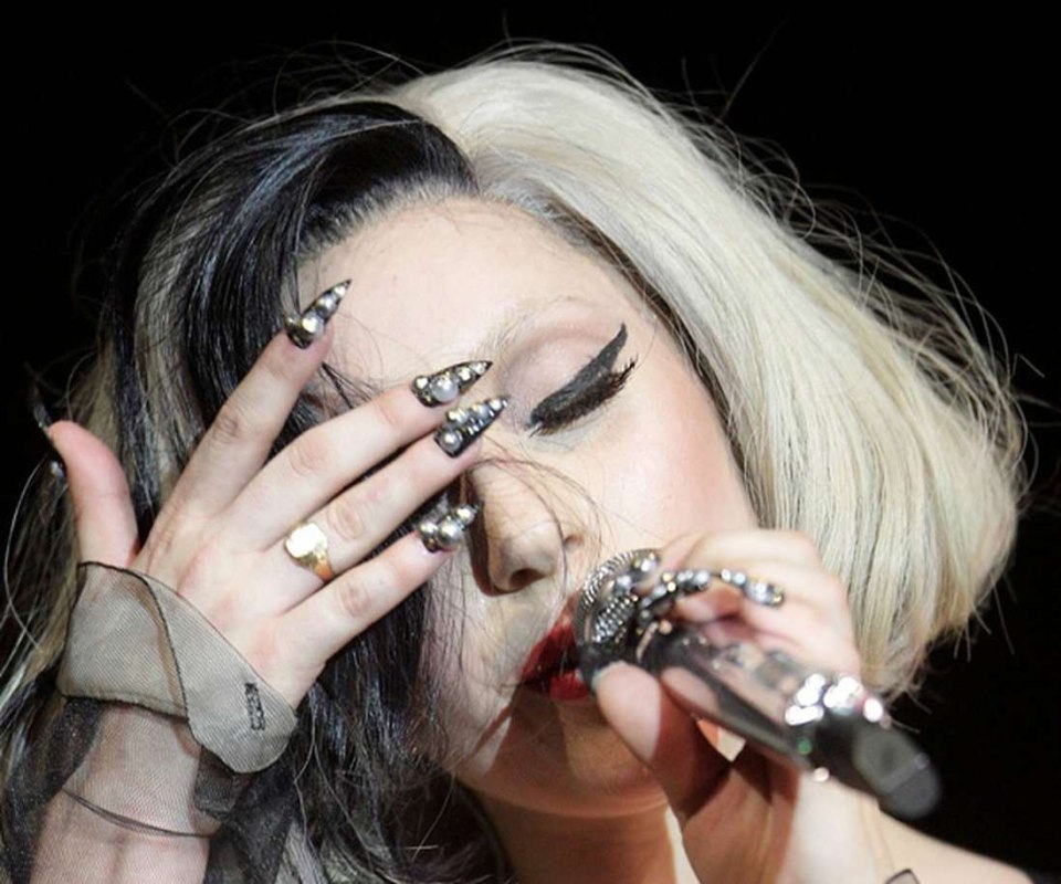 Леди Гага Manicure