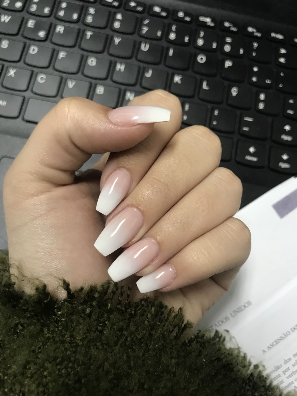 Ногти с белыми кончиками
