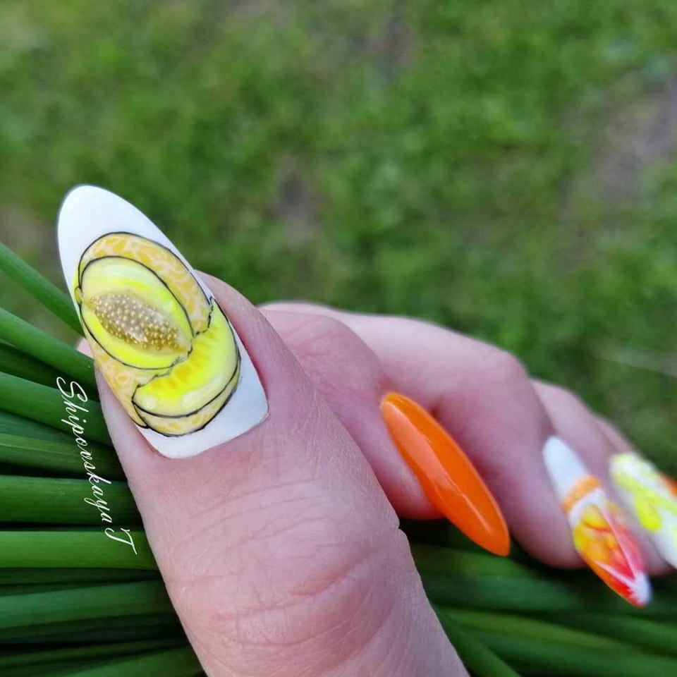Летний маникюр дыня