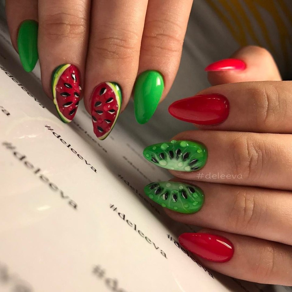 Маникюр миндаль фрукты
