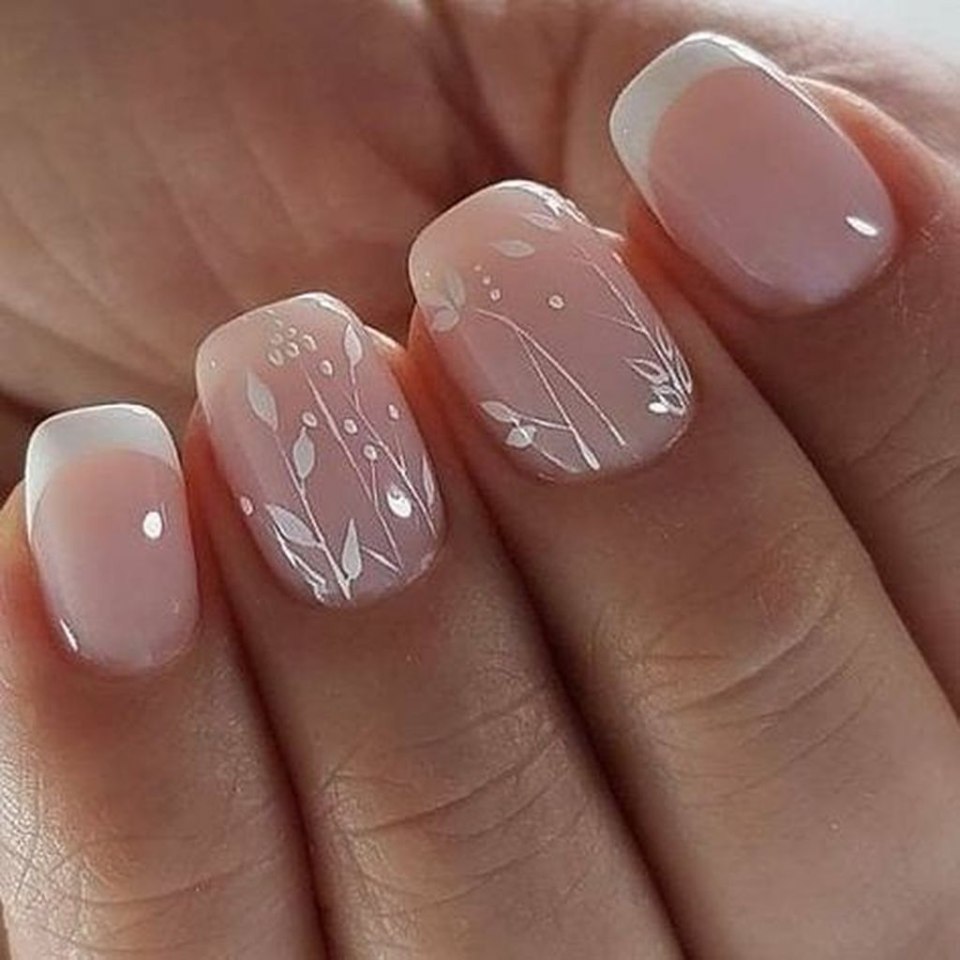 Маникюр нюд на короткие ногти
