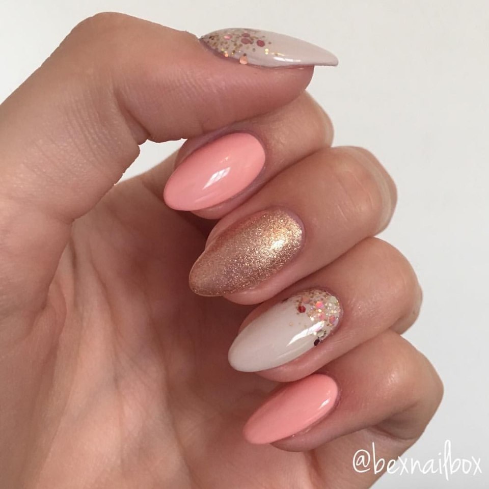 Маникюр коралловый градиент