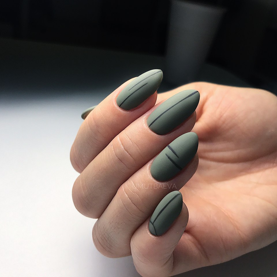 Маникюр хаки матовый