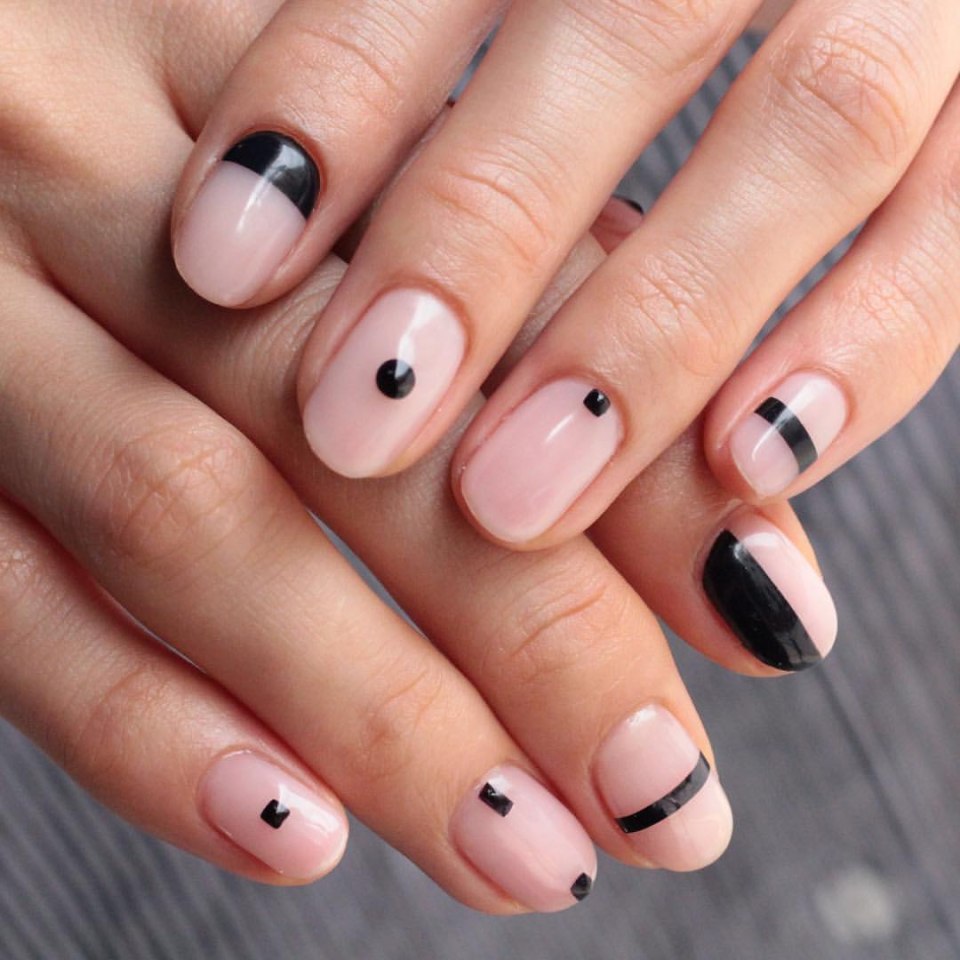 Геометрический маникюр negative Space