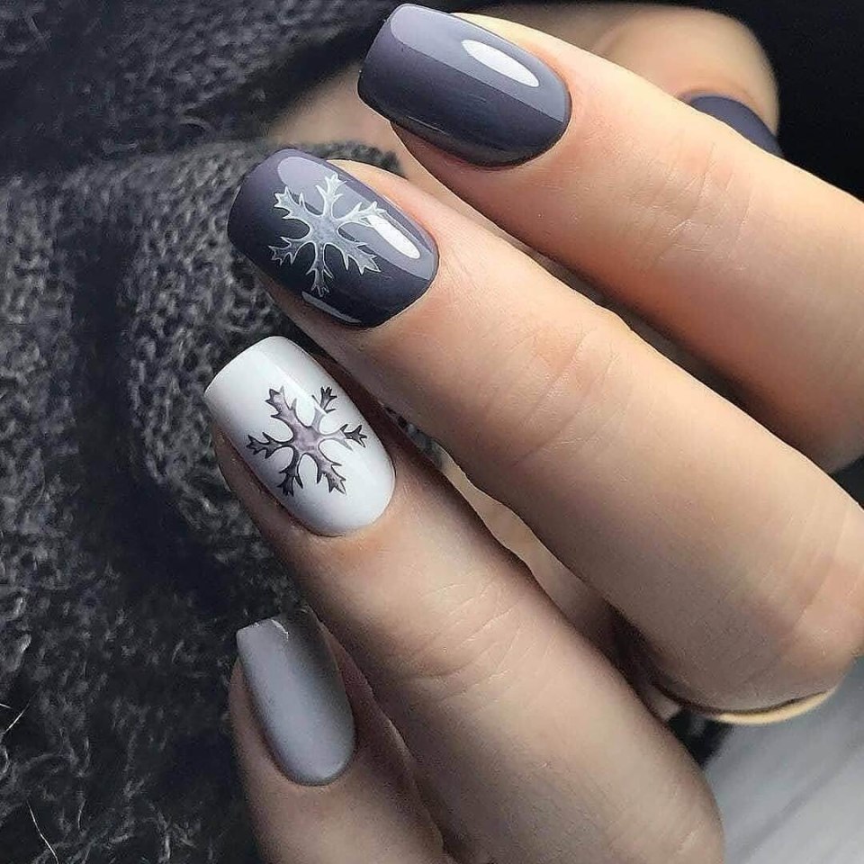 Зимний маникюр на короткие ногти