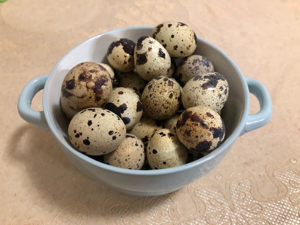 Маникюр перепелиные яй