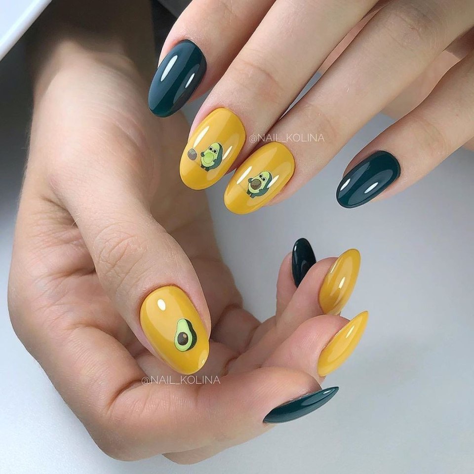 Маникюр с авокадо
