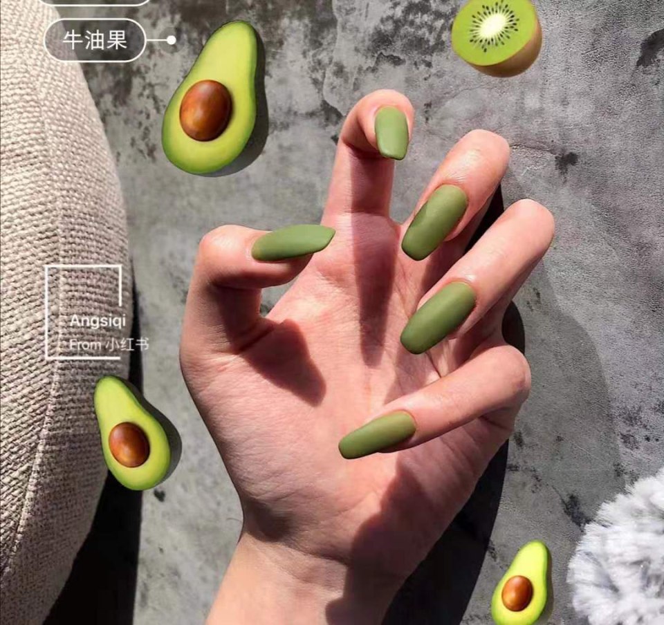 Маникюр с фруктами