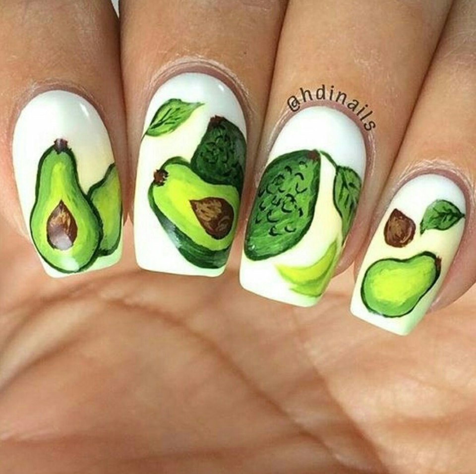 Маникюр с листочками