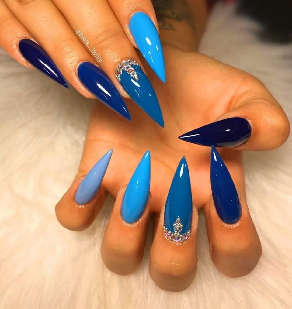 Синие длинные ногти (135 фото)