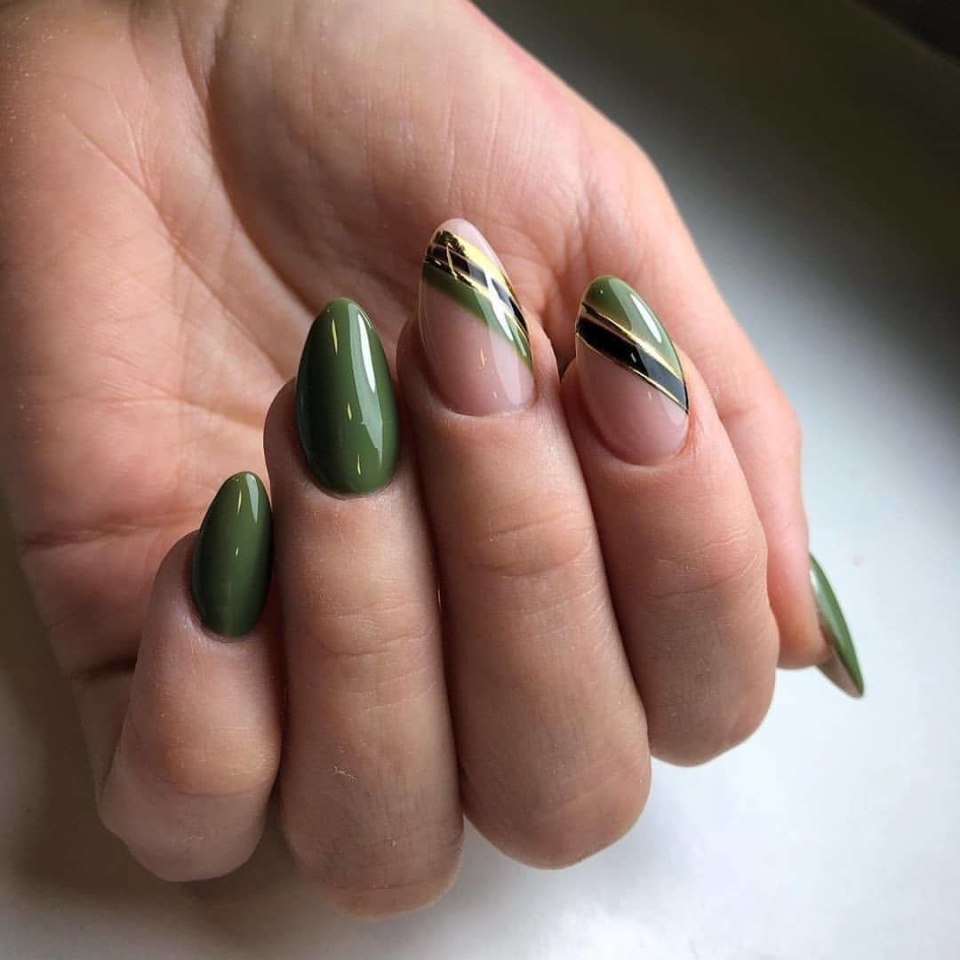 Оливковый маникюр с золотом