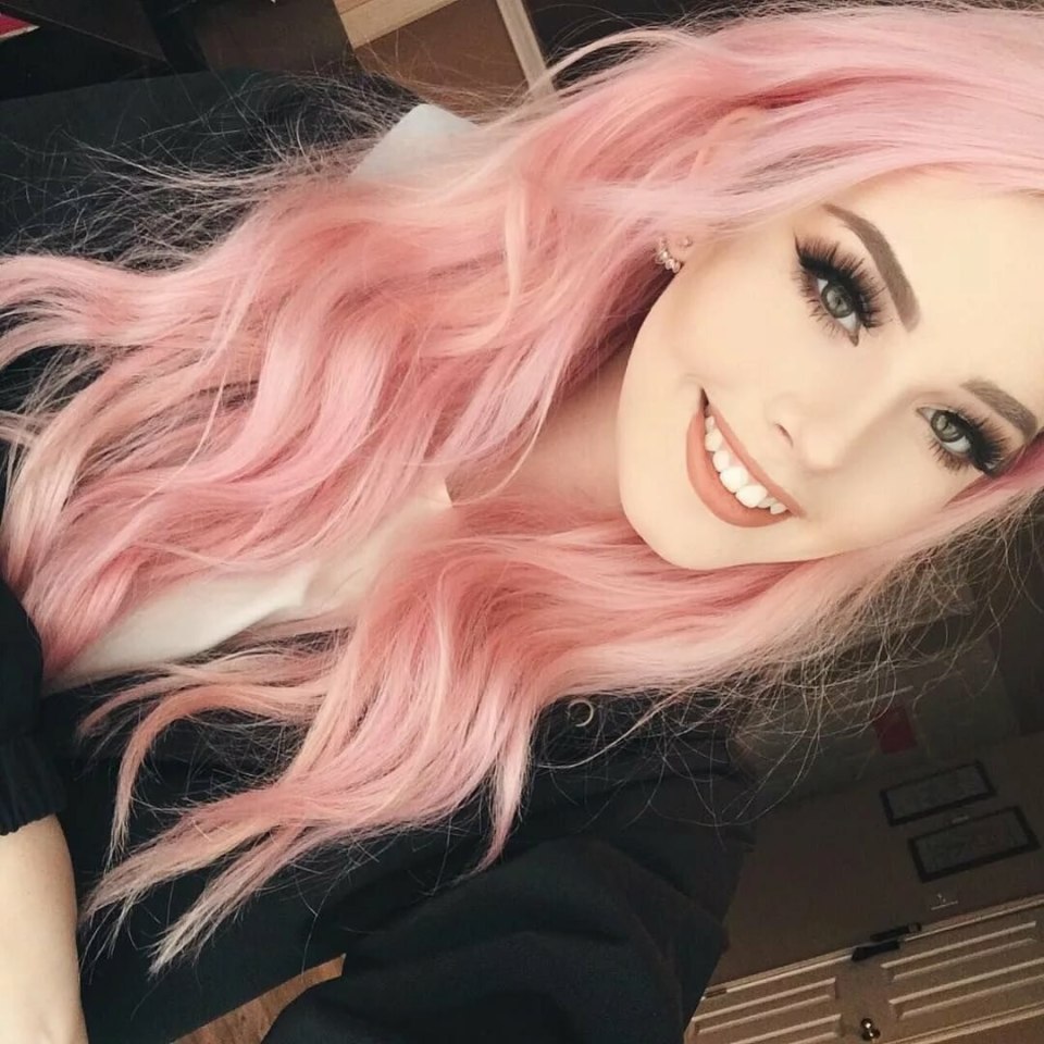 Hailie Barber Pastel Pink hair
