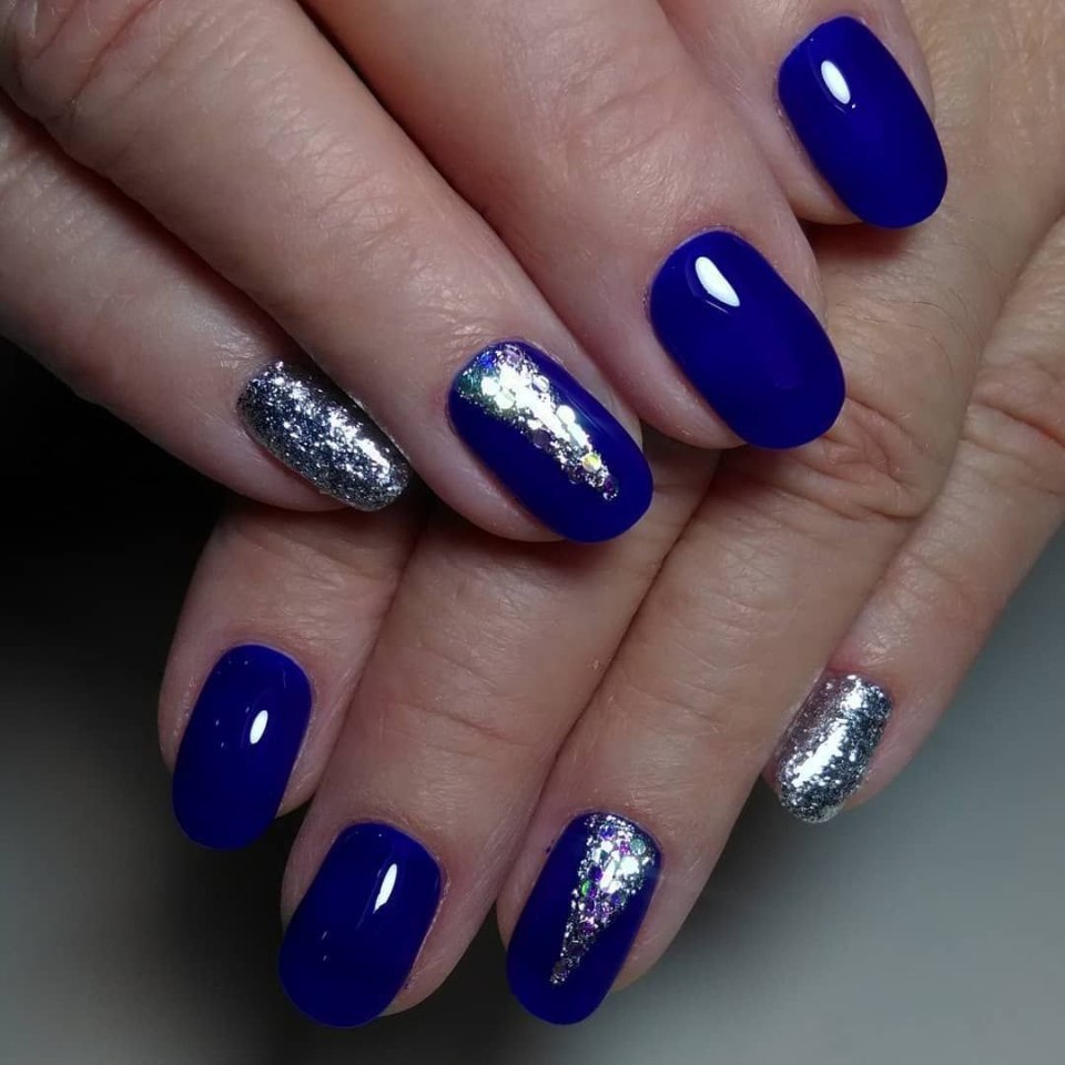 Essie темно синий
