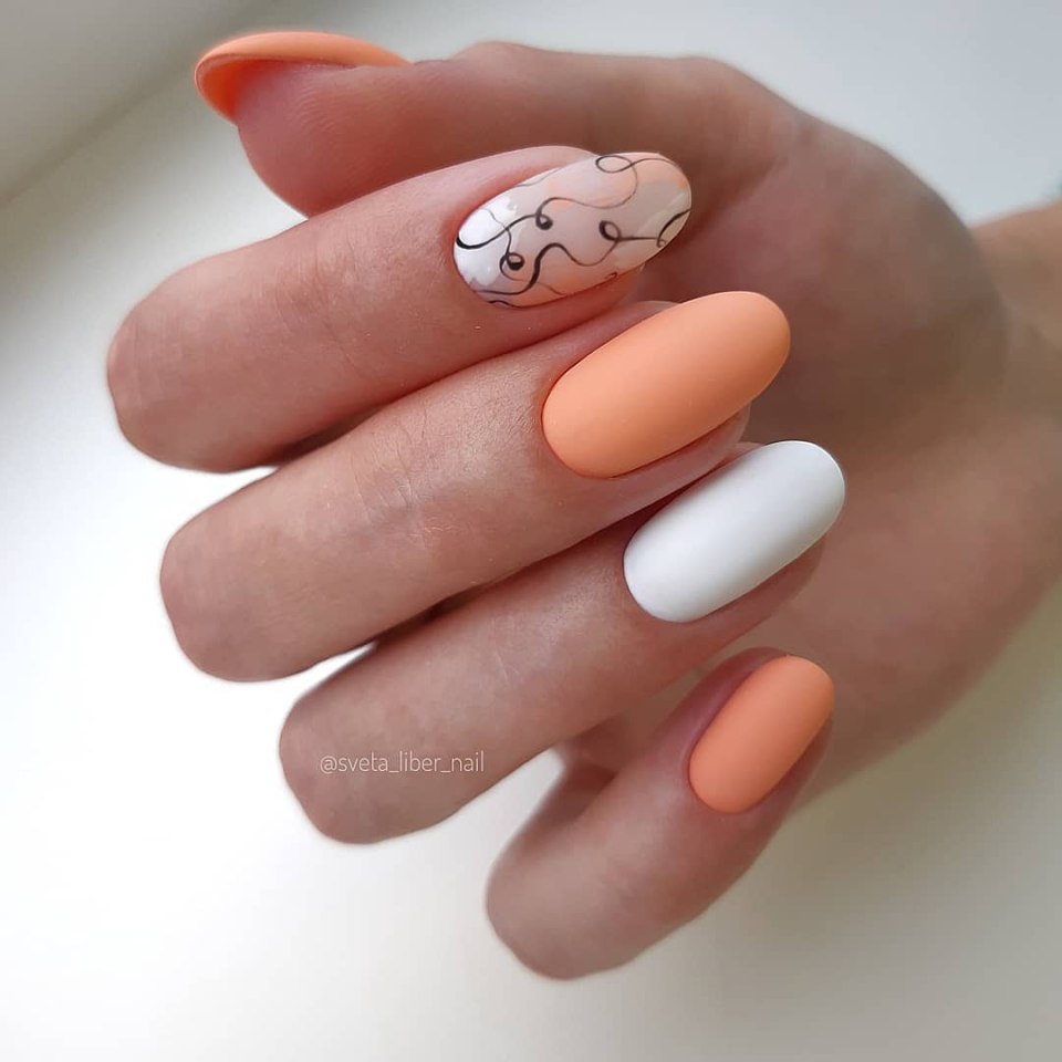 Персиковые ногти
