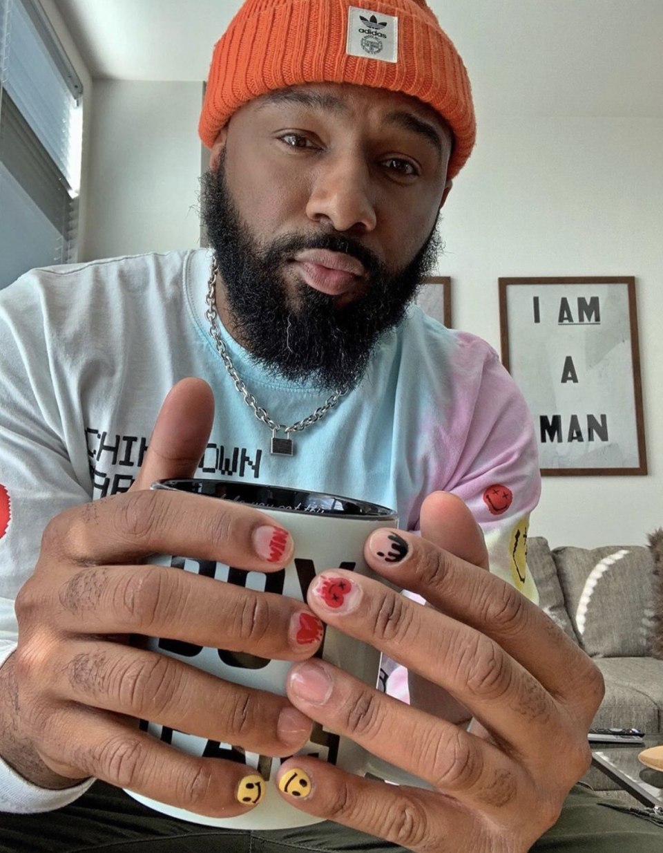 Чёрные ногти у парней