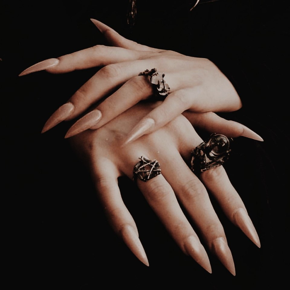 Маникюр ведьмы