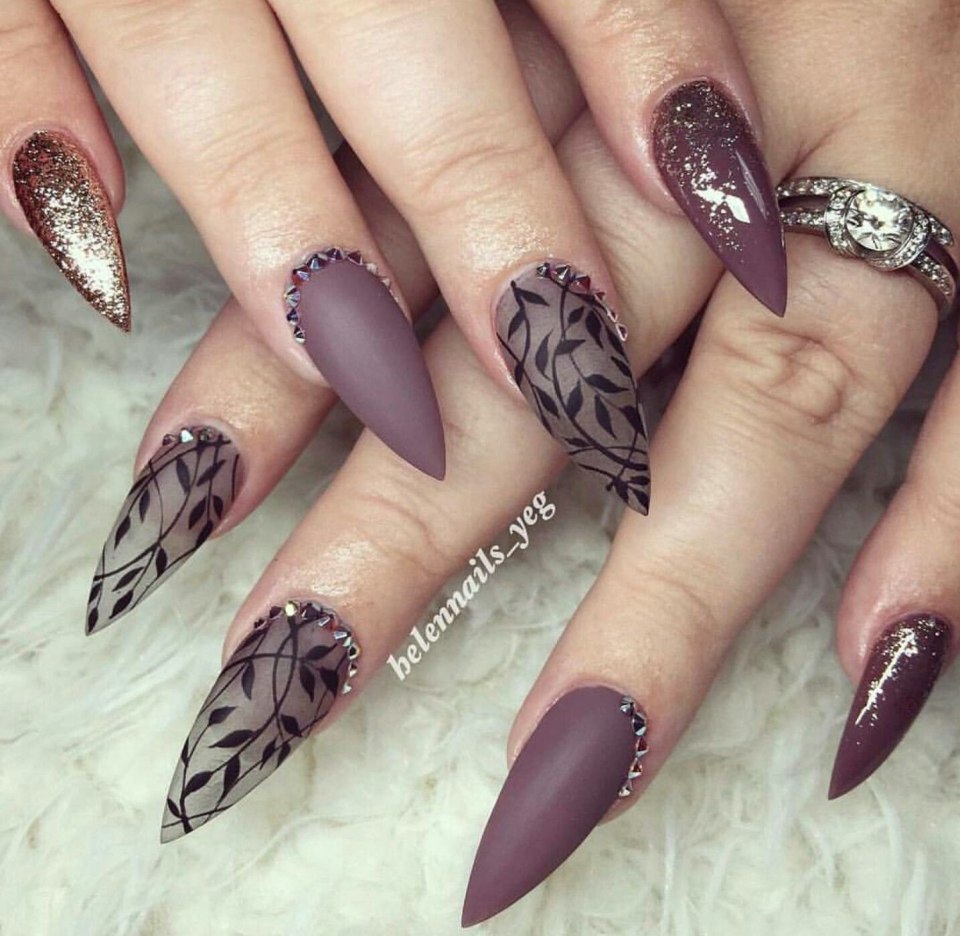 Необычный маникюр кошачий глаз на длинные ногти острые