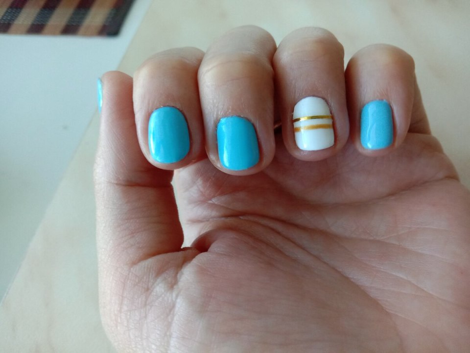 Essie 2021 синий