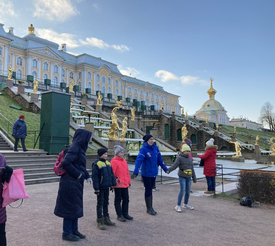 Знаменка туристы Петергоф