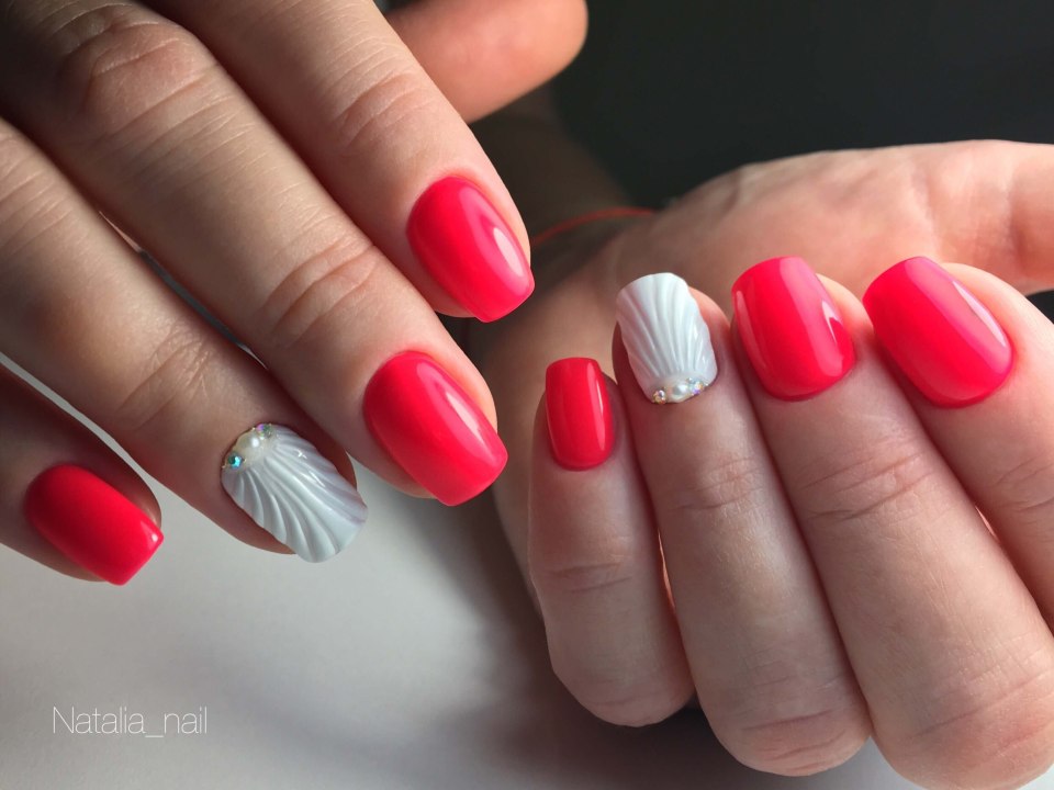 Маникюр кораллового цвета