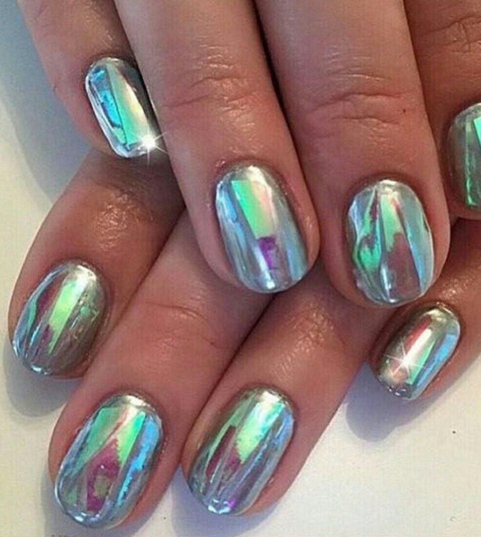 Стеклянный маникюр на короткие ногти