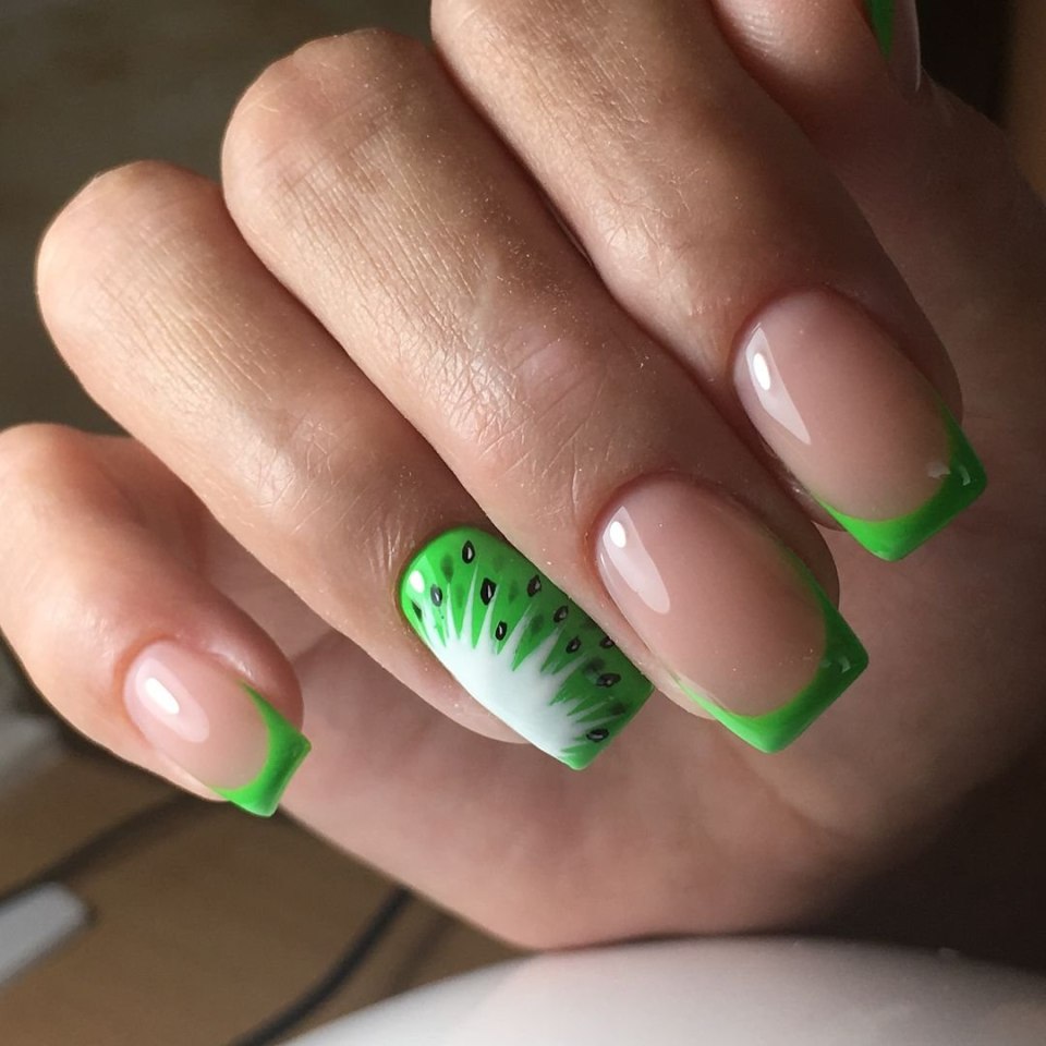 Маникюр френч зеленый