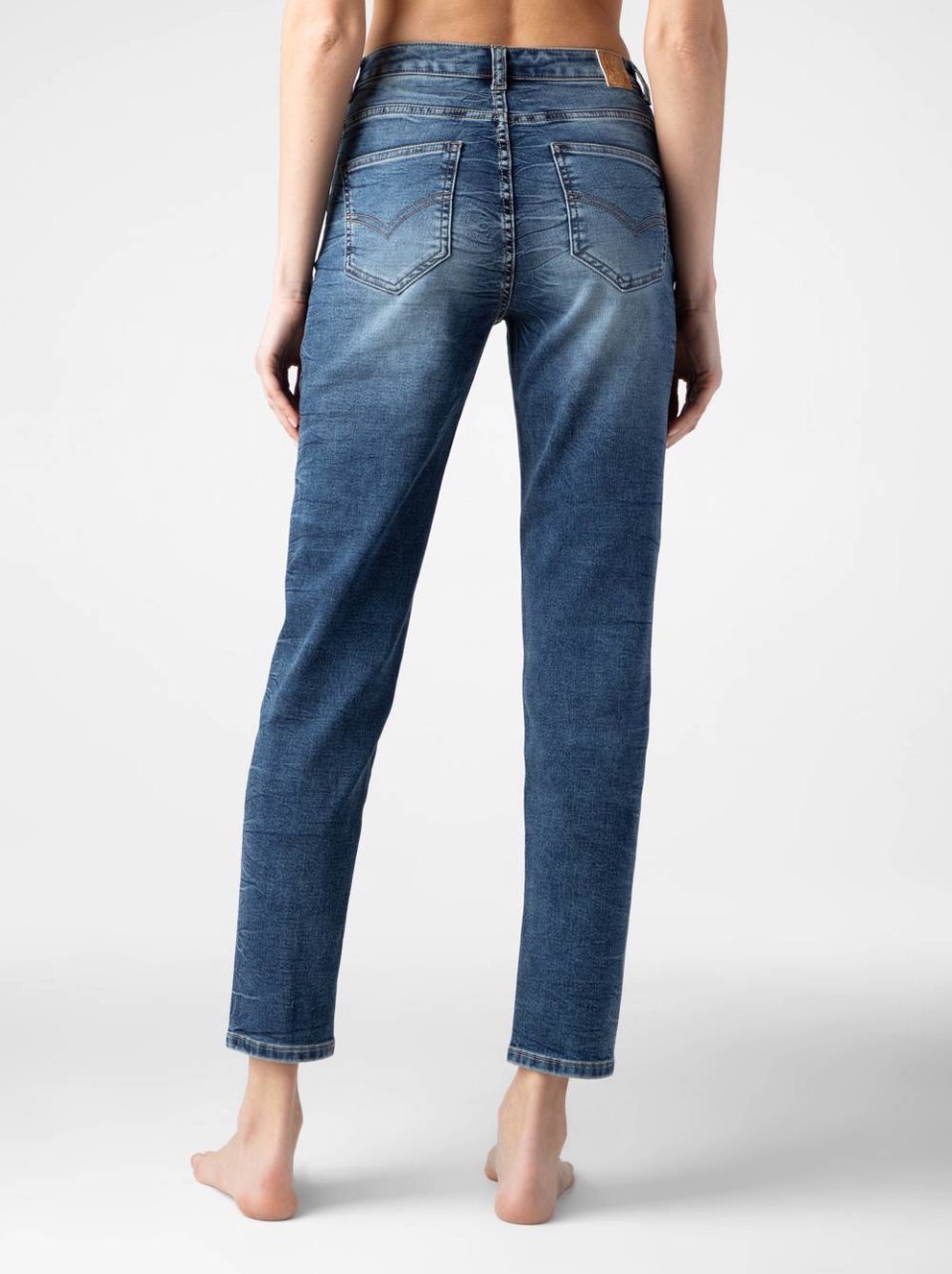 Джинсы Levis женские тёмные mom