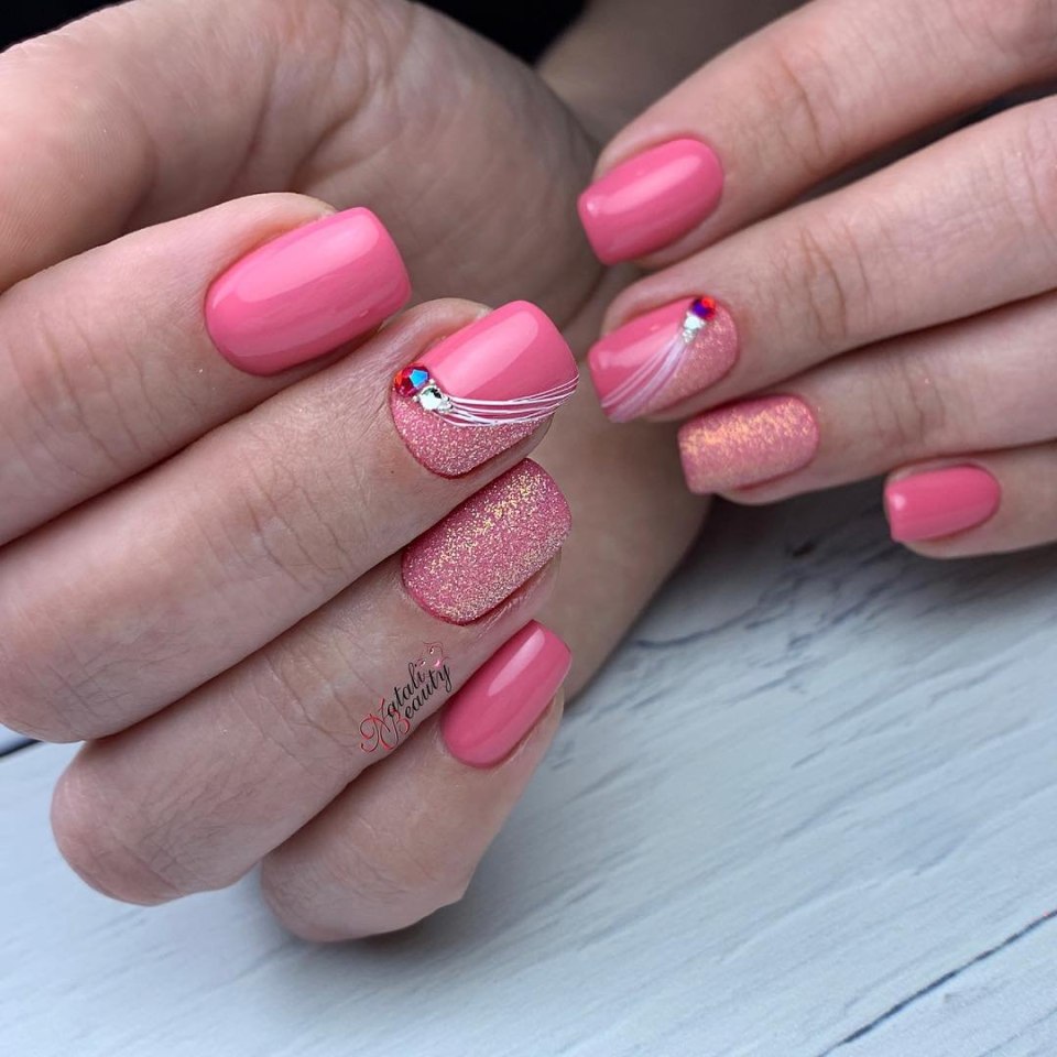 Розвый маникюр ЕС короткик ноти