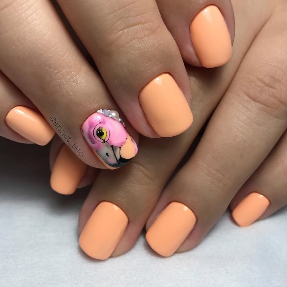 Персиковый маникюр