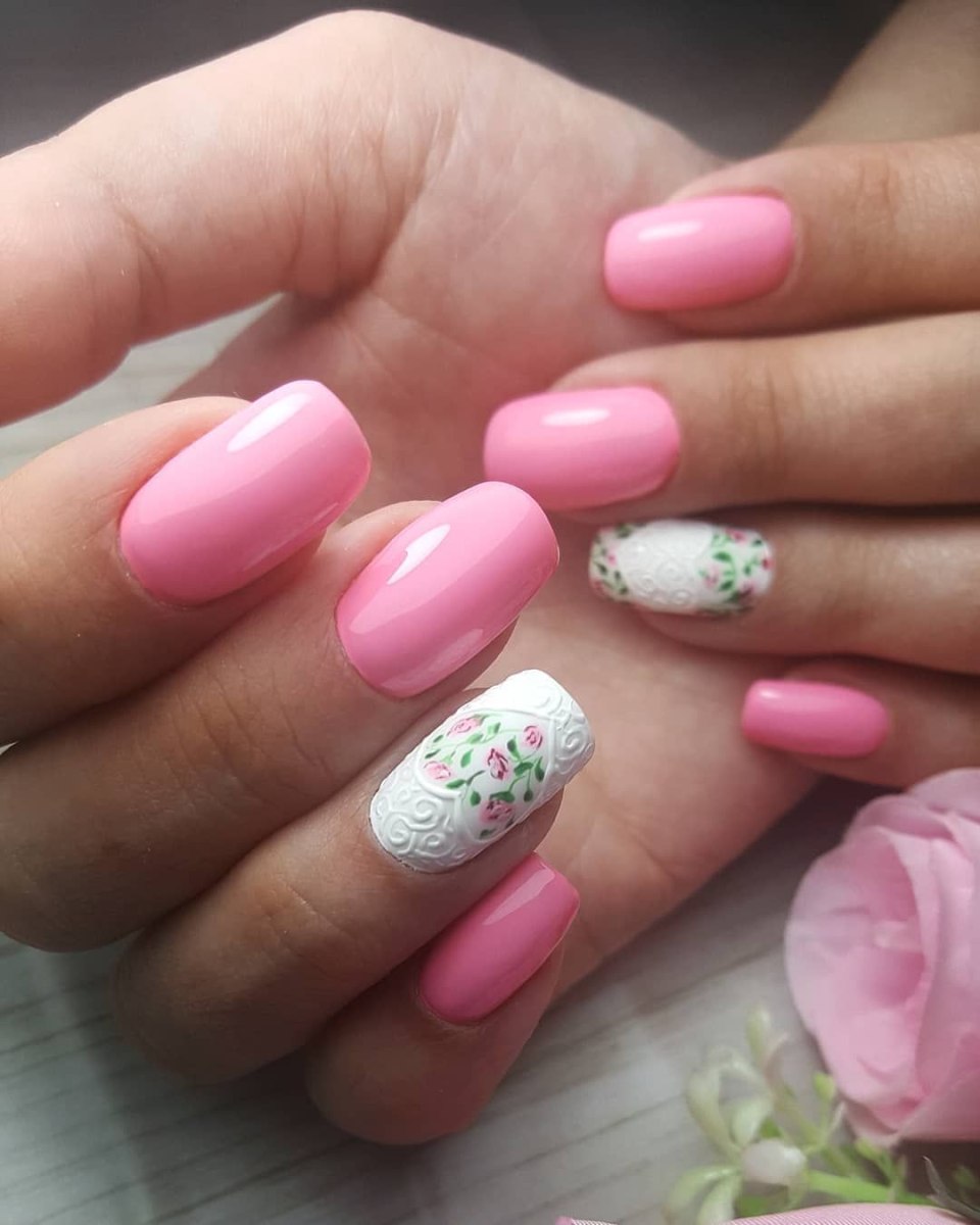 Розовые ногти