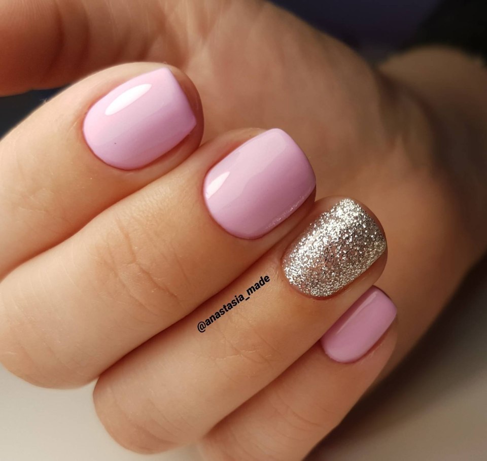 Пастельный розовый маникюр