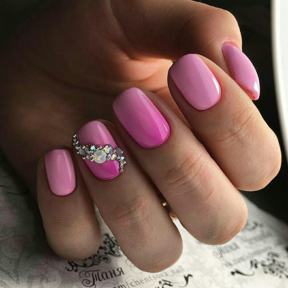 Маникюр в розовых тонах