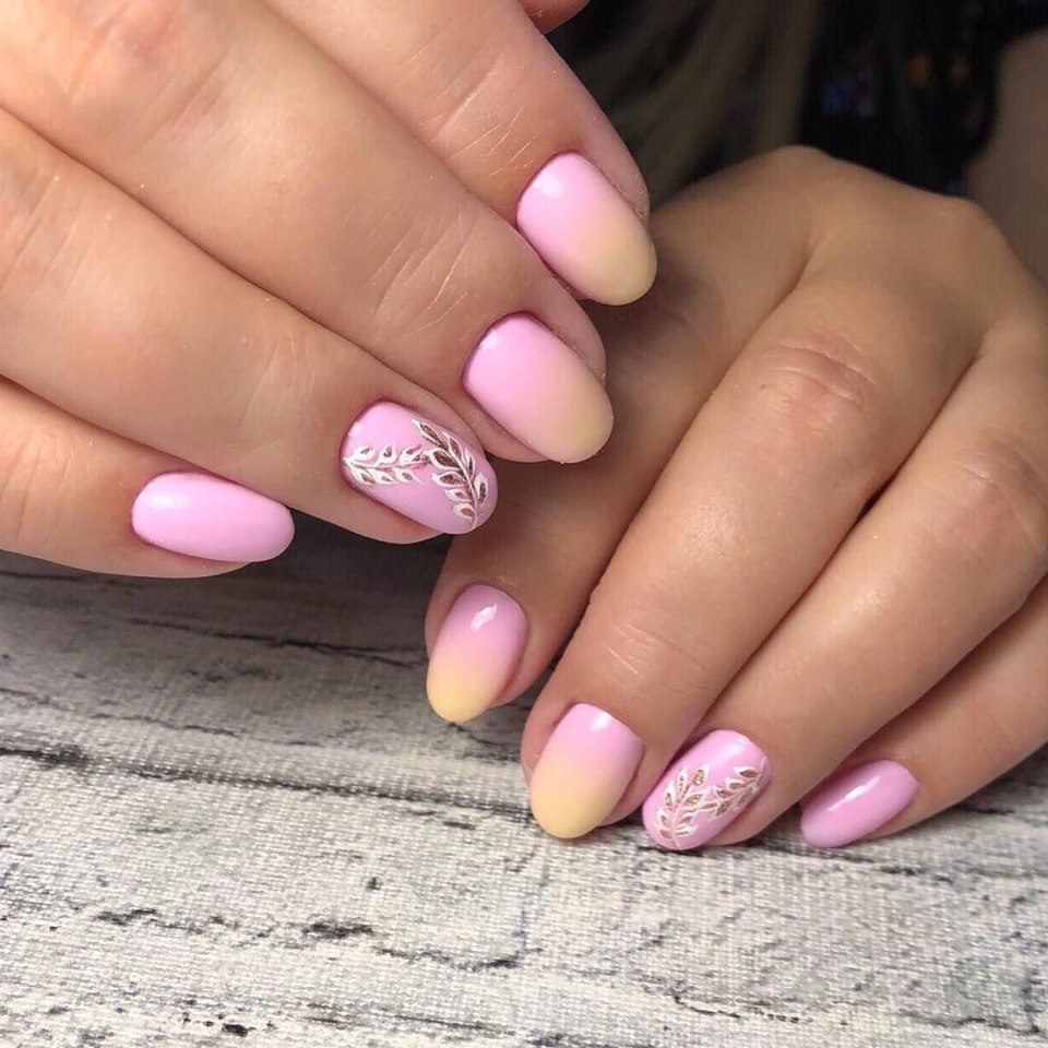 Розовые ногти