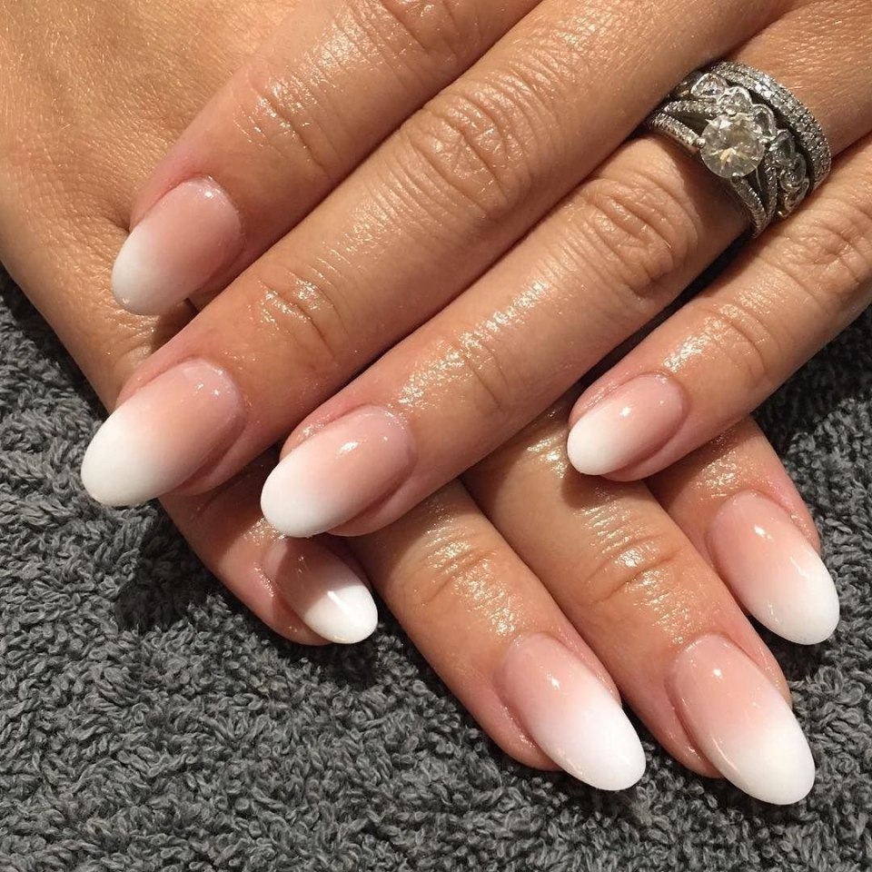 Французский маникюр омбре